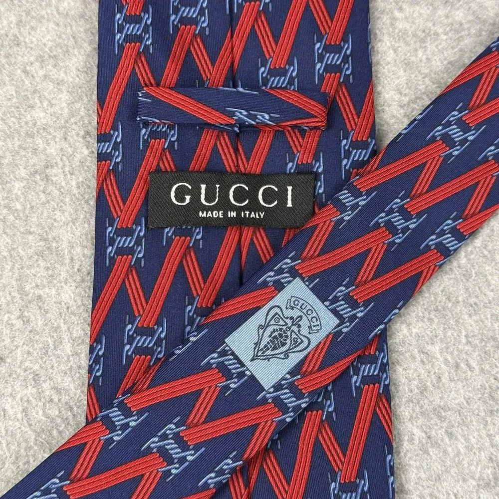 Gucci Silk Tie Navy Red Chain Link GG Logo Italy Designer Necktie 56x3.75